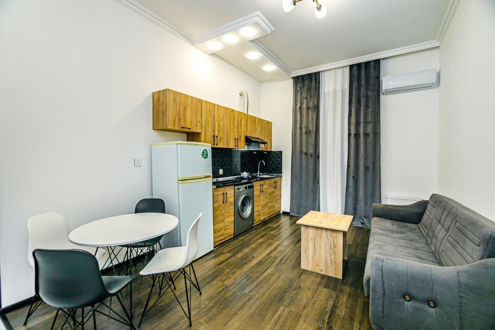 M Estate. 2 Room Home In Targovu 巴库 外观 照片