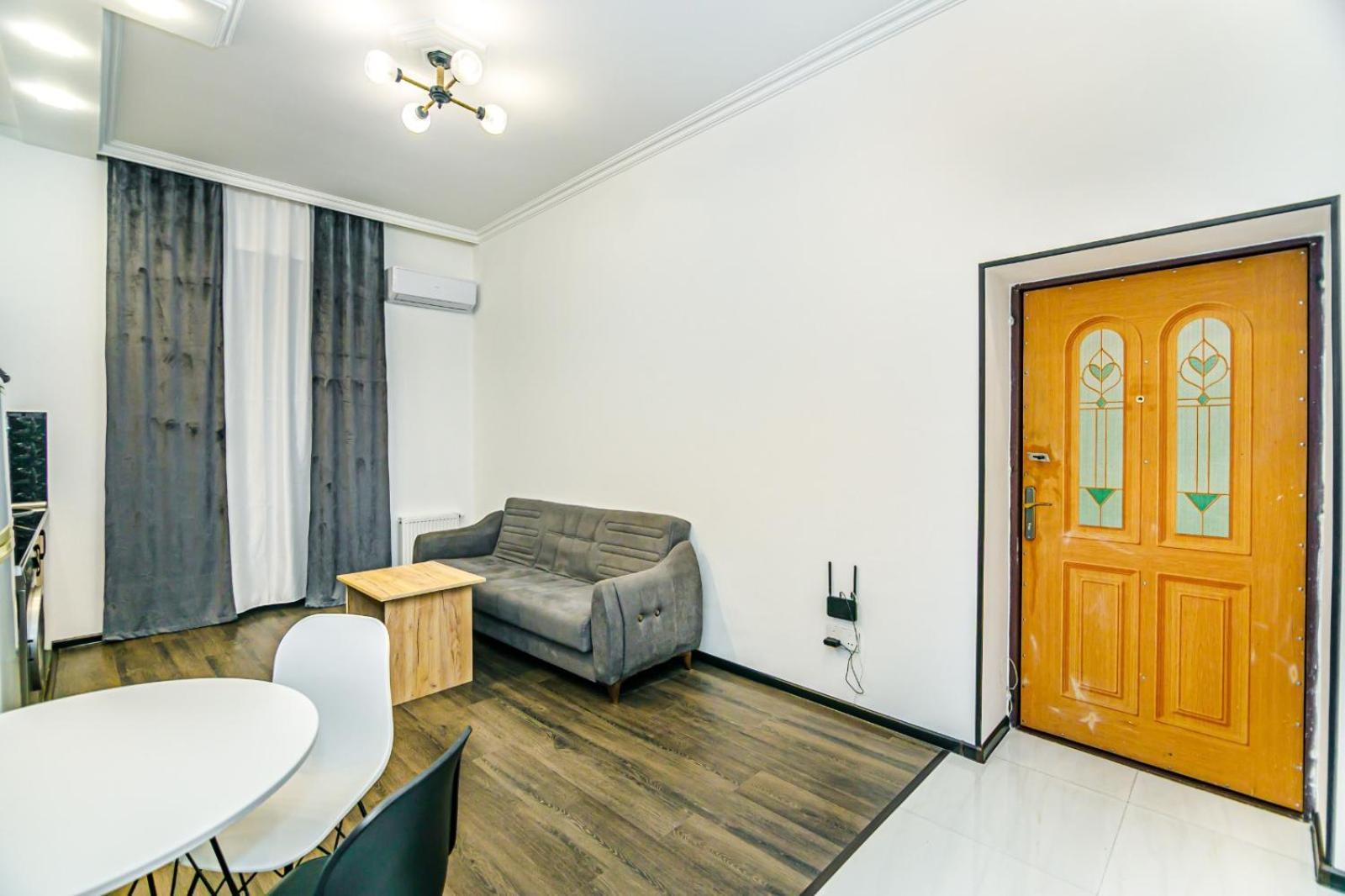 M Estate. 2 Room Home In Targovu 巴库 外观 照片